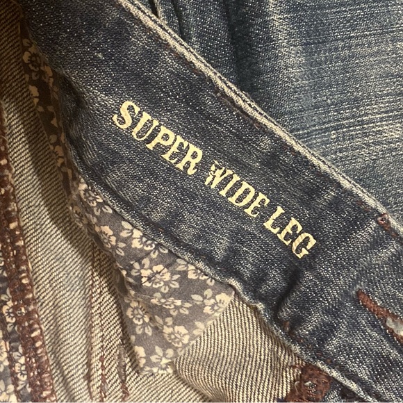 Mossimo Supply Co Extra Wide Jeans Low Rise Juniors 7 Light Blue Wash Distressed - Picture 8 of 14